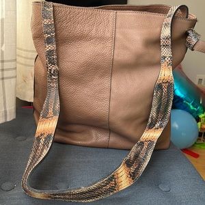 Dimoni Leather Messenger Bag